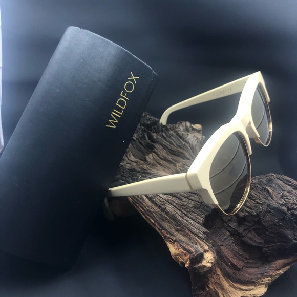 Wildfox Clubfox Ivory Gold Sunglasses w/ Case